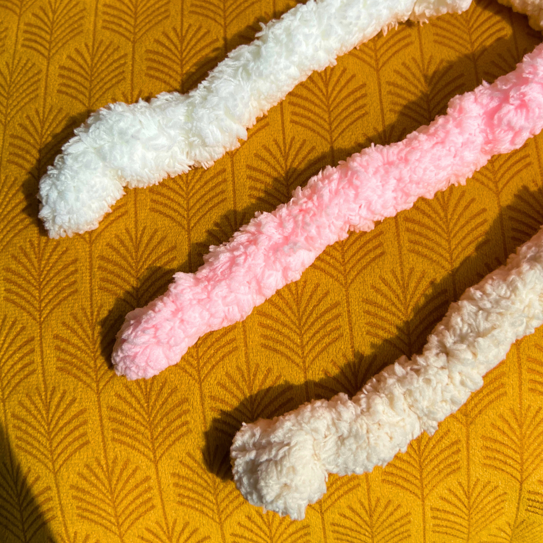 dikke garen tiktok trend deken maken wit roze beige