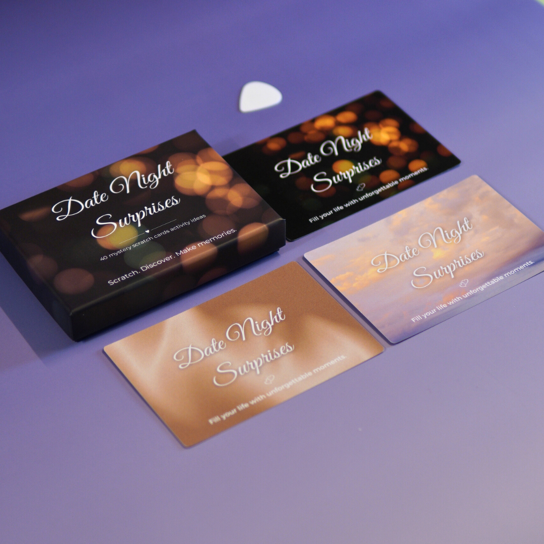 Spel voor koppels Date Night Surprises met originele date-ideeën om samen plezier te maken