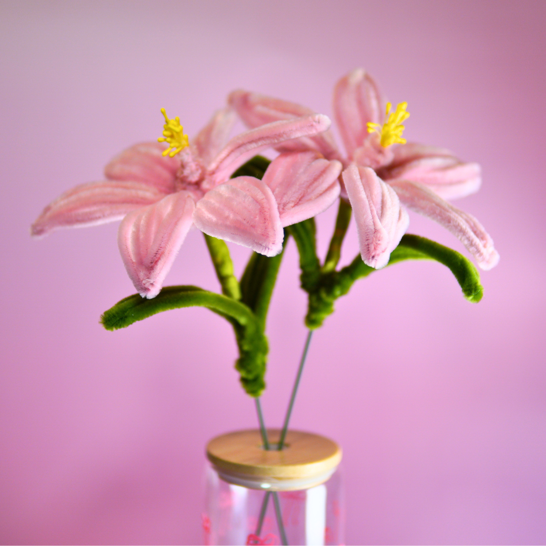 DIY pakket met roze pijpenrager lelies inclusief stengel, pollen en tape