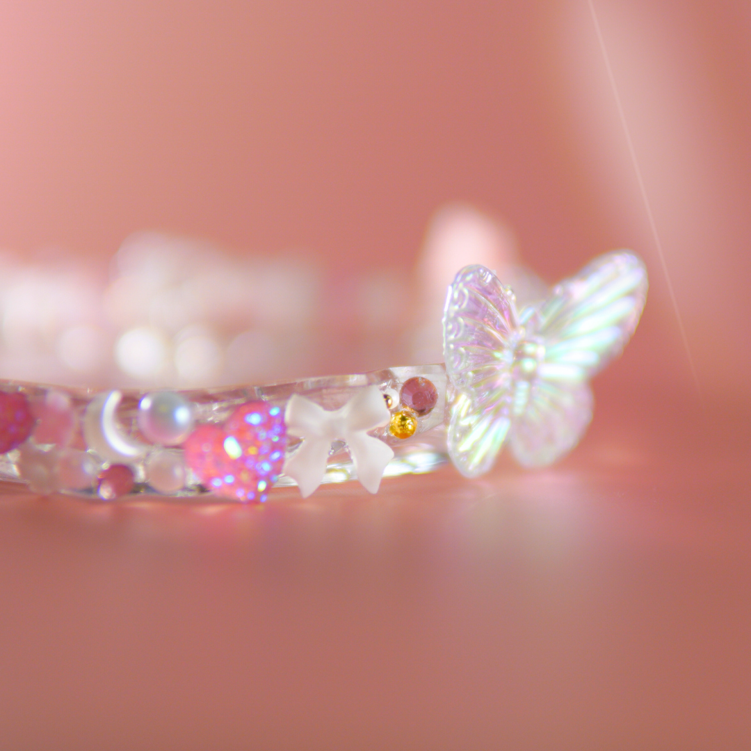 DIY pakket voor het decoreren van een trinket dish met roze bedeltjes