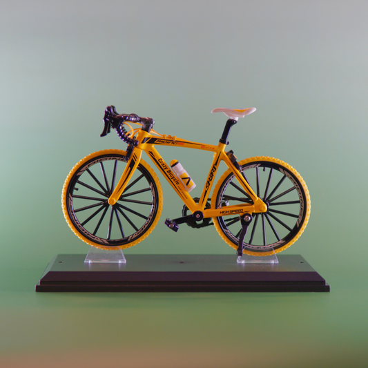 Bouwpakket voor gele mini mountainbike als puzzel voor creatieve hobbyisten