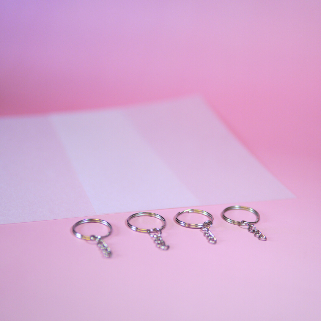 Knutselpakket voor het maken van 4 persoonlijke shrinky dink sleutelhangers