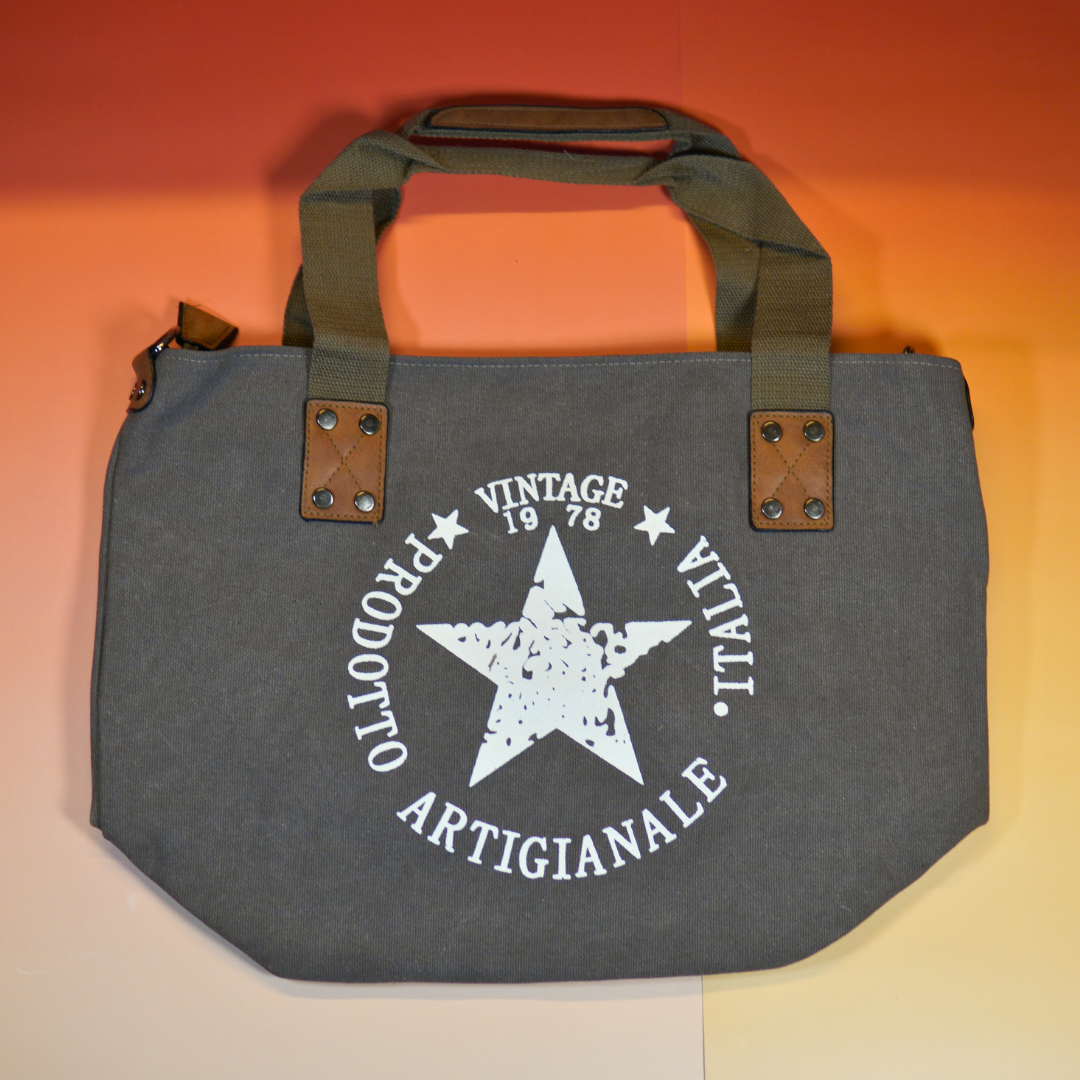 Grijze tas met lange en korte schouderriemen, draagbaar op 2 manieren