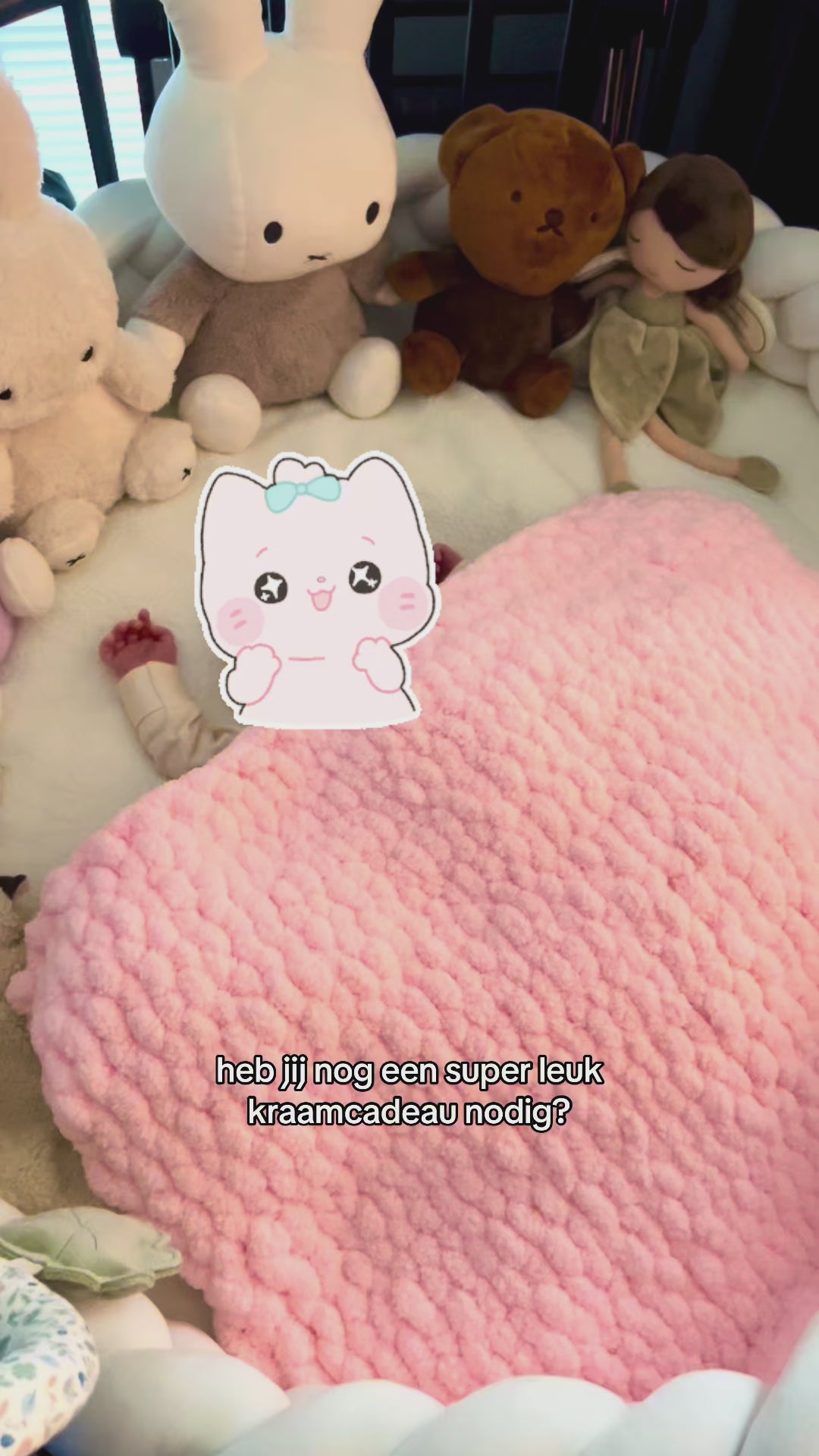 Handgemaakt babydekentje van chunky yarn. zacht en warm kraamcadeau voor pasgeboren baby, gehaakt in grove wolstijl