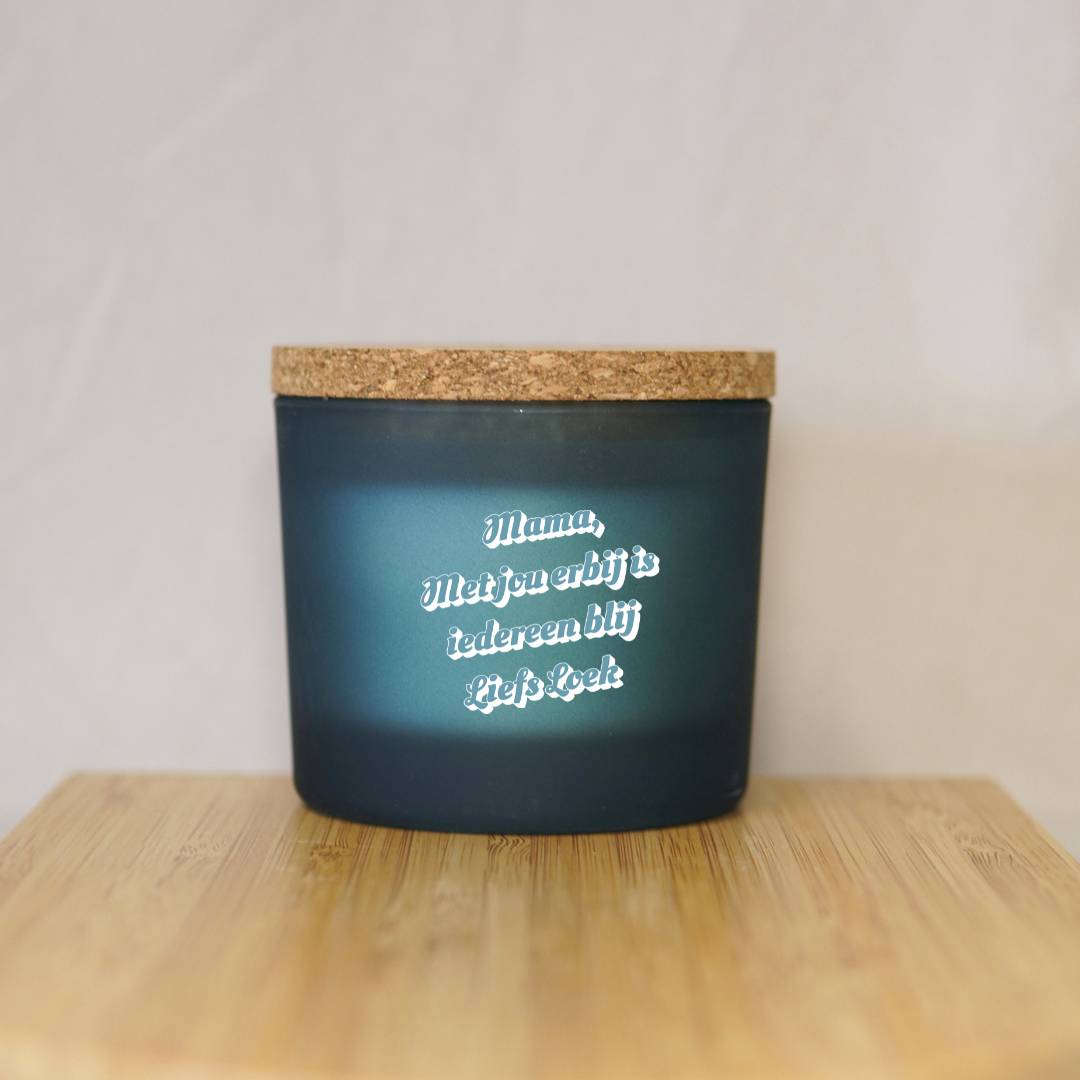 Gepersonaliseerde Geurkaars: Woody Wellness (Eigen tekst) ✧