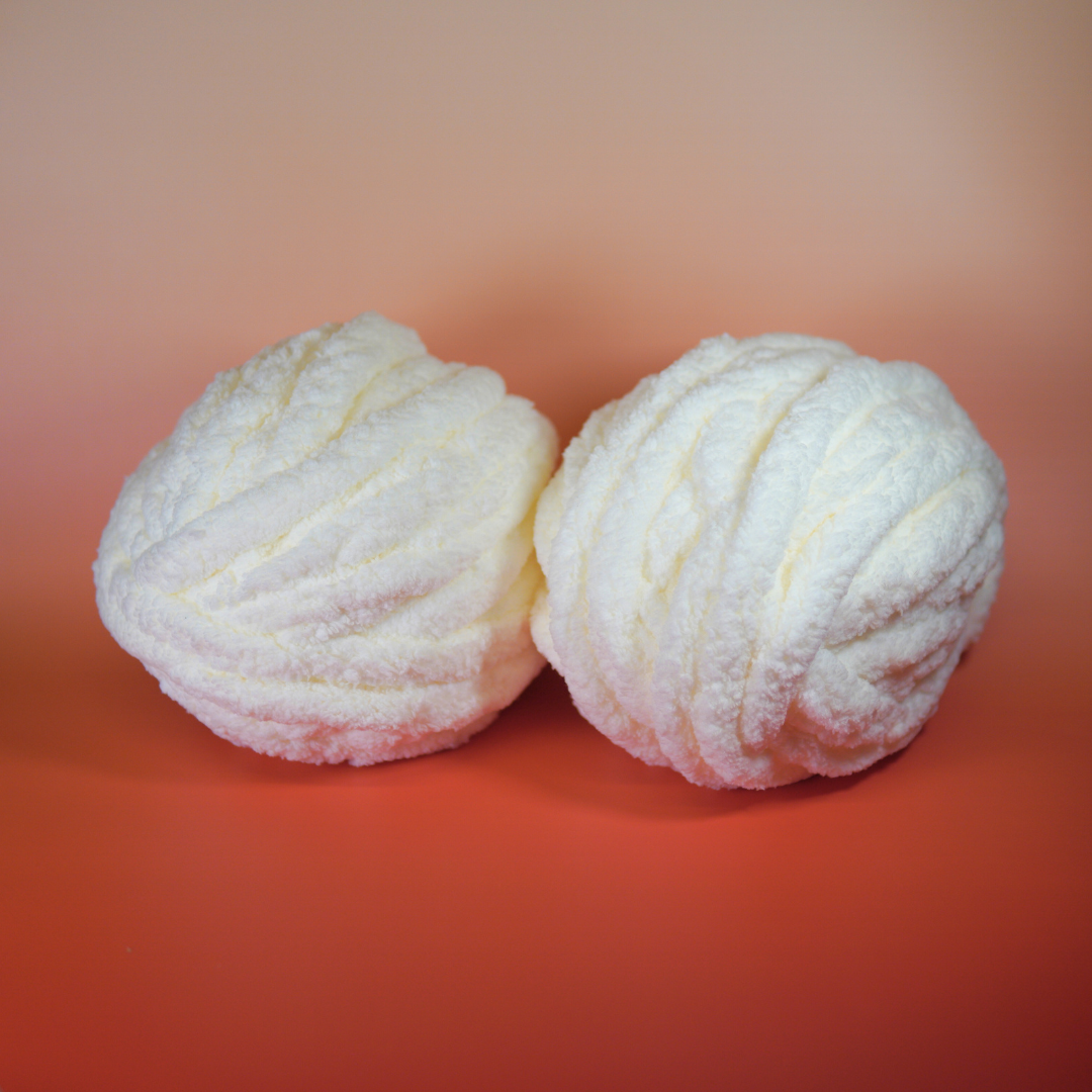 Chunky Yarn: Wit (2 stuks) ✧