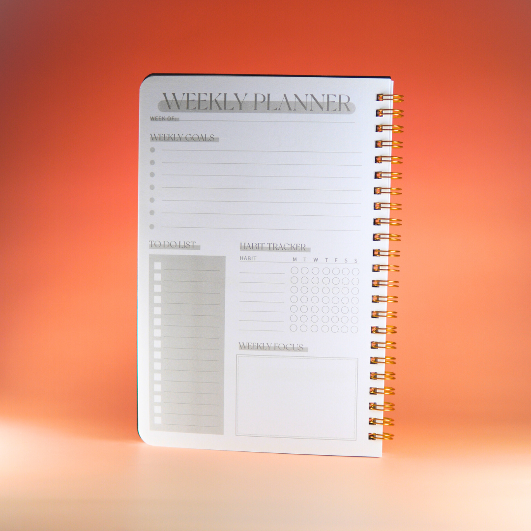 Betaalbare zwarte planner met gelinieerde pagina’s en compacte kaft