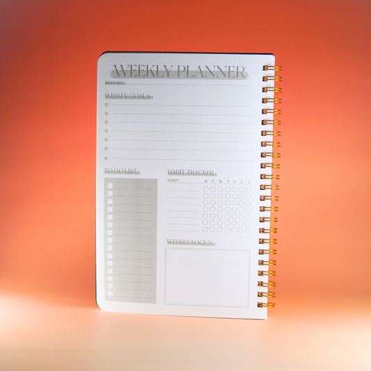 Betaalbare zwarte planner met gelinieerde pagina’s en compacte kaft