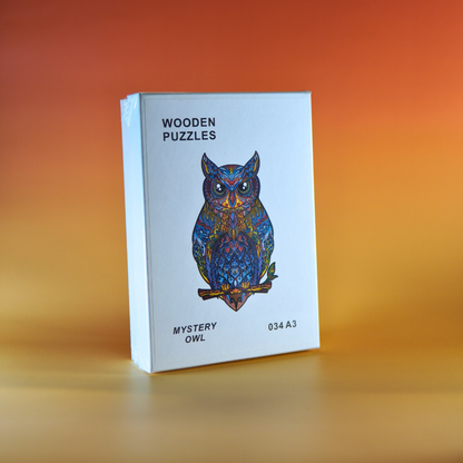 Houten legpuzzel in de vorm van een uil, bestaande uit kleurrijke unieke puzzelstukjes, geschikt voor kinderen en volwassenen. Perfect als origineel cadeau of decoratie na het leggen.