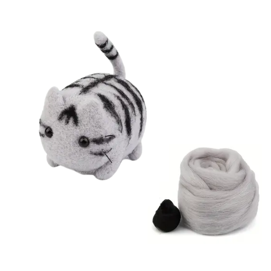 Grijze kat naaldvilten handgemaakt van zachte viltwol