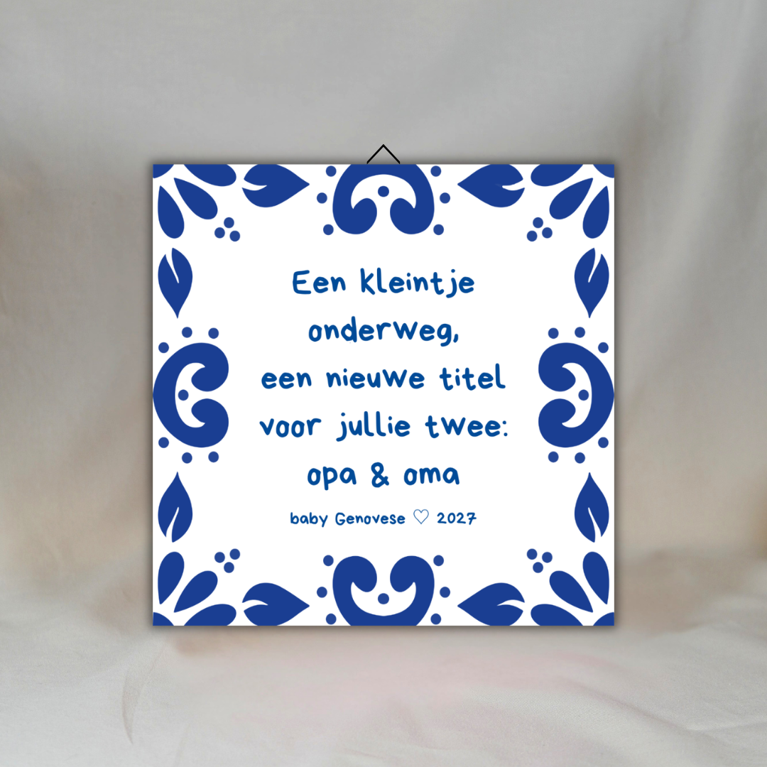 Gepersonaliseerde Delfts Blauwe Spreuktegel: Zwangerschap Aankondiging voor Opa en Oma ✧