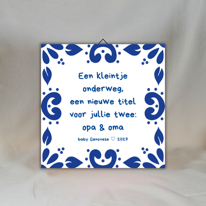 Gepersonaliseerde Delfts Blauwe Spreuktegel: Zwangerschap Aankondiging voor Opa en Oma ✧