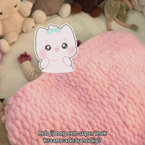 Handgemaakt babydekentje van chunky yarn. zacht en warm kraamcadeau voor pasgeboren baby, gehaakt in grove wolstijl 